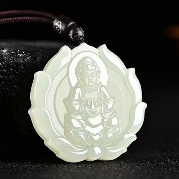 Quan Yin Lotus carved Jade necklace - Picture 3 of 4